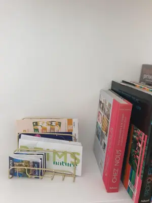 Bibliothèque dans la maison de vacances