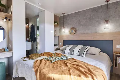 Un ou plusieurs lits dans un hébergement de l'établissement Camping Country Park Crecy La Chapelle - Site Officiel - Next to Disneyland Paris