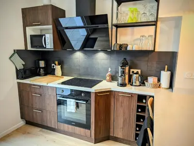 Cuisine ou kitchenette dans l'établissement LE CEMAROSE Cottage & Spa Terrace Garden & lovely View