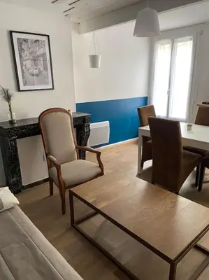 Coin salon dans l'établissement L'étape Champenoise
