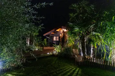 Jardin de l'établissement Cottage, Lodge & Spa 64