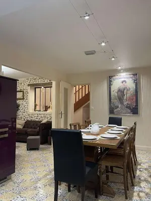 Coin salon dans l'établissement Villa Mirroir en Champagne, jusque 10 voyageurs