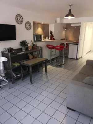 Cuisine ou kitchenette dans l'établissement Au Terminus 15 Personnes