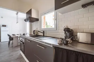 Cuisine ou kitchenette dans l'établissement Charmant appartement à Épernay