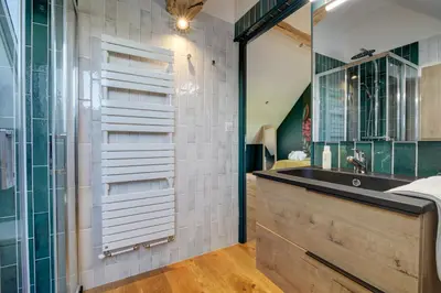 Salle de bains dans l'établissement Un nid dans la Grange - Maison avec jacuzzi et sauna