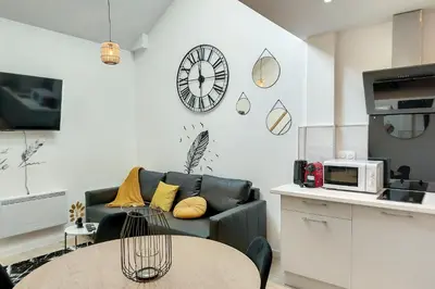 Cuisine ou kitchenette dans l'établissement Sublime appart rénové duplex centre ville 4pers wifi