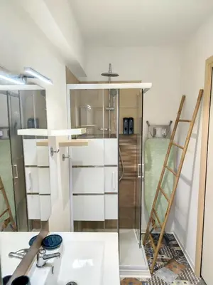 Salle de bains dans l'établissement Sublime appart rénové duplex centre ville 4pers wifi