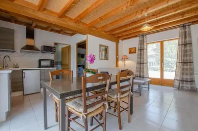 Cuisine ou kitchenette dans l'établissement Les pres saint jean