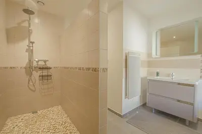Salle de bains dans l'établissement Le prieure