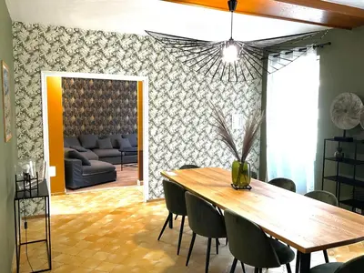 Coin salon dans l'établissement Gîte du Grand Cellerier