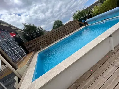 Piscine de l'établissement Kings Villa near Disneyland reserved only for family with kids ou située à proximité