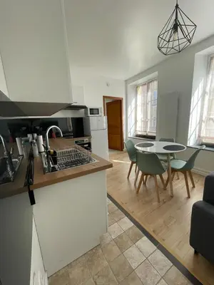 Cuisine ou kitchenette dans l'établissement Appartement Le Petit Charcot