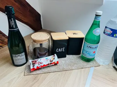 Boissons dans l'établissement Élégant T4 Centre Reims/Parking Privé