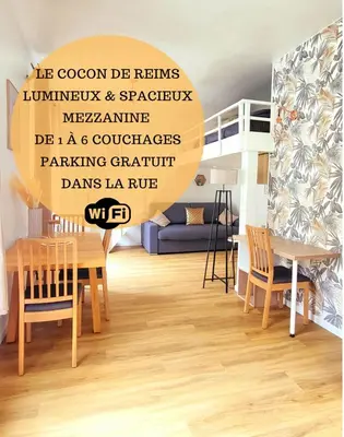 Coin salon dans l'établissement Le Cocon de Reims family and free parking