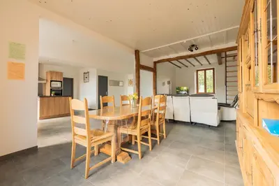 Cuisine ou kitchenette dans l'établissement Gîte de la Louvière - maison de campagne
