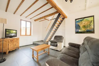 Télévision ou salle de divertissement dans l'établissement Gîte de la Louvière - maison de campagne