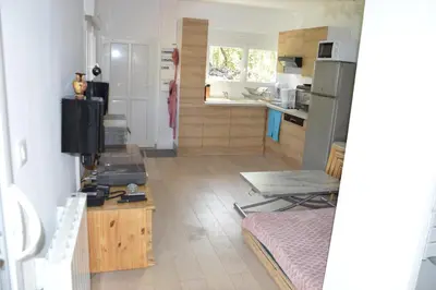 Cuisine ou kitchenette dans l'établissement Maisonette Vallée de l'Automne Streaming & Vinyles