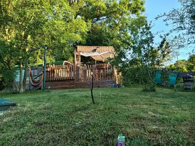 Jardin de l'établissement La tiote roulotte