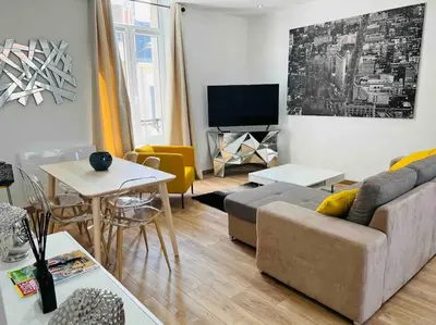 Télévision ou salle de divertissement dans l'établissement COSY T3 Centre Reims/Pkg Privé