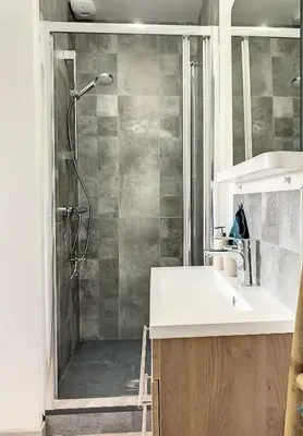Salle de bains dans l'établissement Chambre Evasion - SDB WC Privatif - Entrée autonome - Grande TV NETFLIX
