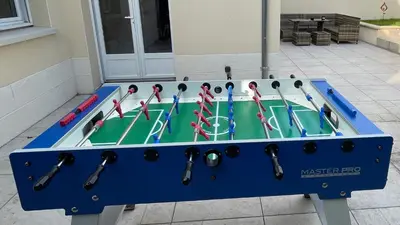 Salle de jeux dans l'établissement Chambre Zen - SDB WC Privatif - Entrée autonome - Grande TV NETFLIX