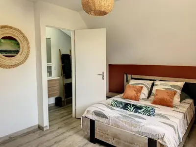 Un ou plusieurs lits dans un hébergement de l'établissement Chambre Zen - SDB WC Privatif - Entrée autonome - Grande TV NETFLIX