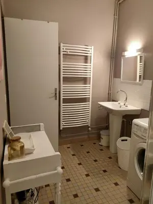 Salle de bains dans l'établissement Le gite andre dhotel