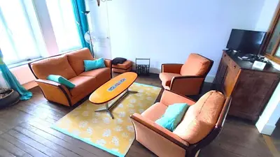 Télévision ou salle de divertissement dans l'établissement Les rosieres 2