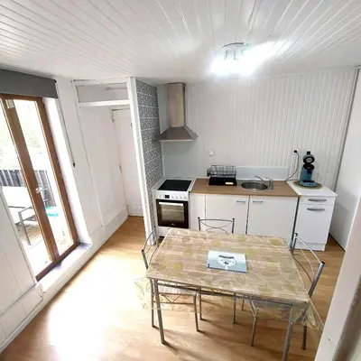 Cuisine ou kitchenette dans l'établissement L'envol