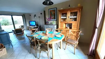Télévision ou salle de divertissement dans l'établissement L'appel de la foret