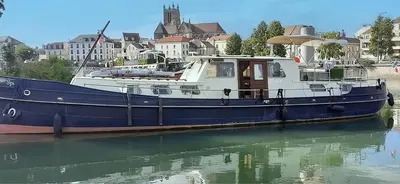 Vue sur la rivière ou le fleuve situé(e) à proximité de le bateau