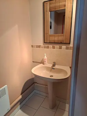 Salle de bains dans l'établissement La Hulottière-Gîte La Grange
