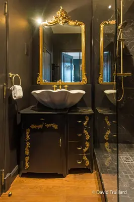 Salle de bains dans l'établissement Suites MANA - Cupidon avec superbe vue Place Ducale Parking inclus
