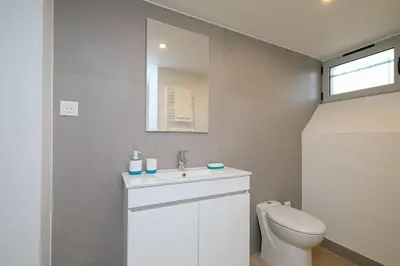 Salle de bains dans l'établissement L'Eucalyptus avec Parking & Wifi