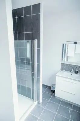 Salle de bains dans l'établissement L'Alsace - tout confort