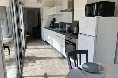 Cuisine ou kitchenette dans l'établissement Le Petit Cellier