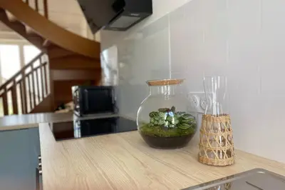 Cuisine ou kitchenette dans l'établissement un petit coin sous les toits