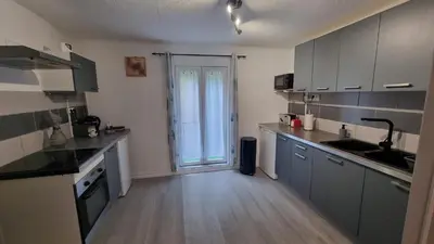 Cuisine ou kitchenette dans l'établissement Appartement Rethel - Netflix - Marc & cécile