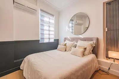 Un ou plusieurs lits dans un hébergement de l'établissement Hyper center Sauna air conditionner