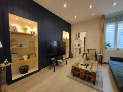 Télévision ou salle de divertissement dans l'établissement Le Bacchus - hypercentre de Reims