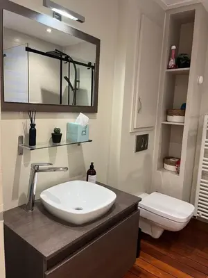 Salle de bains dans l'établissement Le Bacchus - hypercentre de Reims