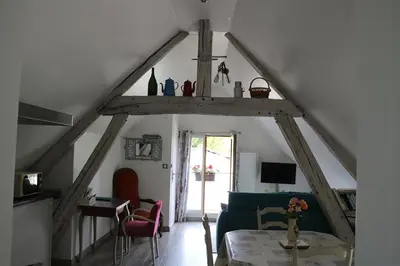 Télévision ou salle de divertissement dans l'établissement Le Cosy de Roseline