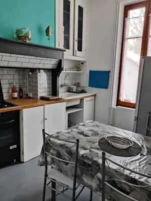 Cuisine ou kitchenette dans l'établissement Gite l'olivier