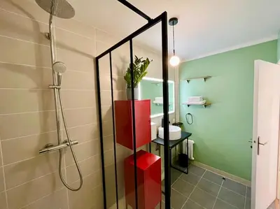 Salle de bains dans l'établissement DOM' - Proche Arena Boulingrin