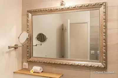 Salle de bains dans l'établissement Suites Mana - MATAHINA avec VUE SUPERBE sur la Place DUCALE et Parking privé inclus