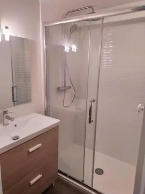 Salle de bains dans l'établissement Zenitude Place