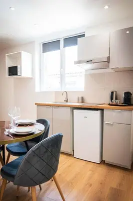 Cuisine ou kitchenette dans l'établissement L'Albatros 009 - Hypercentre * Cosy * Wifi