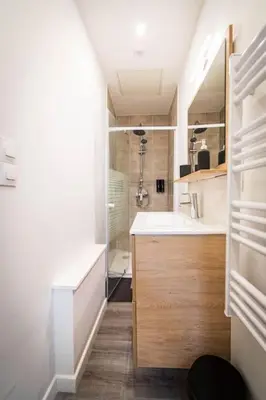 Salle de bains dans l'établissement L'Albatros 009 - Hypercentre * Cosy * Wifi