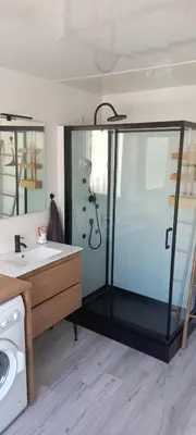 Salle de bains dans l'établissement Chez Malo