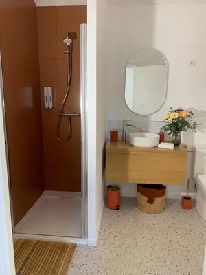 Salle de bains dans l'établissement Le Bois Dormans